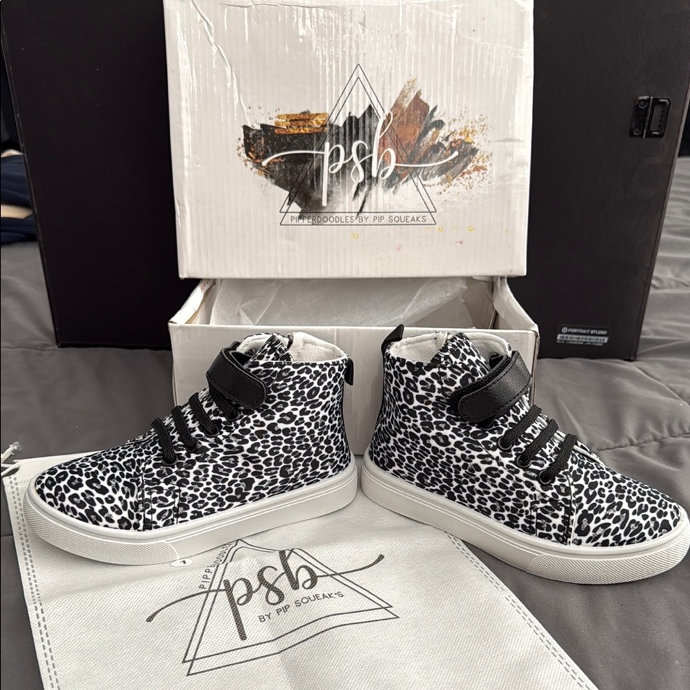 pipperdoodles by pip squeak’s Kids Leopard Print High-Top Sneakers Size 1 NEW